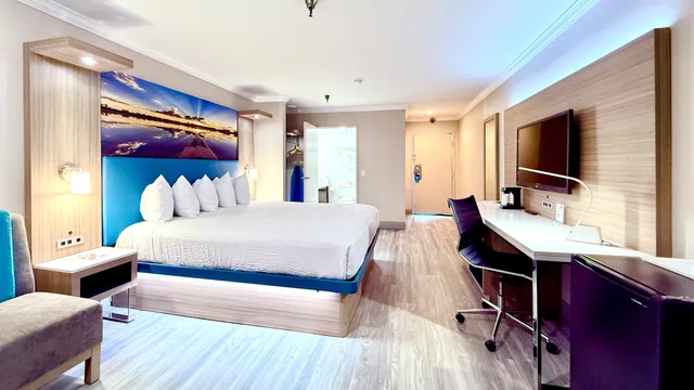 Deluxe, King Bed, Smoking, Days Inn By Wyndham Los Angeles Lax Redondo Manhattan Beach 3/7