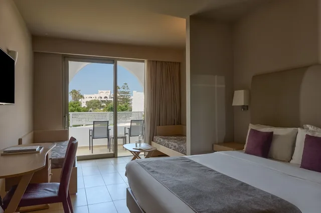 Open Plan, Family, Queen Bed, Inland View, 2 Sofa، Atlantica Akti Zeus Hotel 1/3