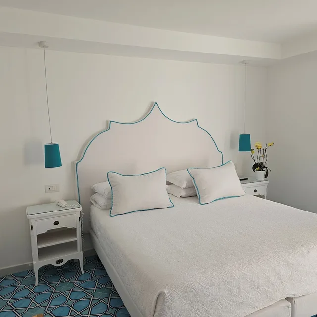 غرفة قياسية بسريرين منفصلين بإطلالة على البحر بغرفة نوم واحدة، Hotel Conca d'Oro 4/10