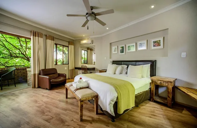 غرفة فاخرة بسرير كينج، Zebrina Guest House 2/5