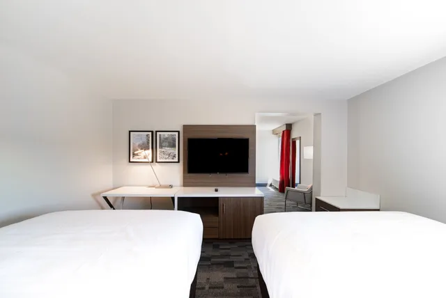 جناح بسريرين كوين مع أريكة، Comfort Inn & Suites Wyomissing/Reading 6/10