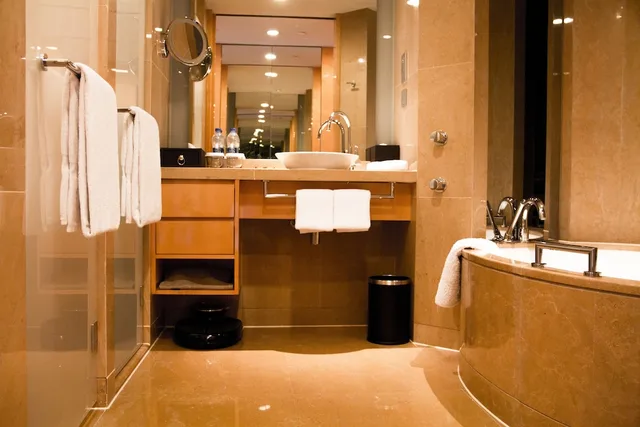 1 Bedroom, River, Suite, King Bed, City View, Intercontinental Shanghai Expo Hotel 3/3