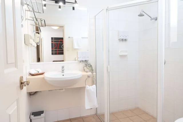 شقة بسرير كوين وسريرين فرديين بمطبخ، Best Western Tuscany On Tor Motor Inn 3/3