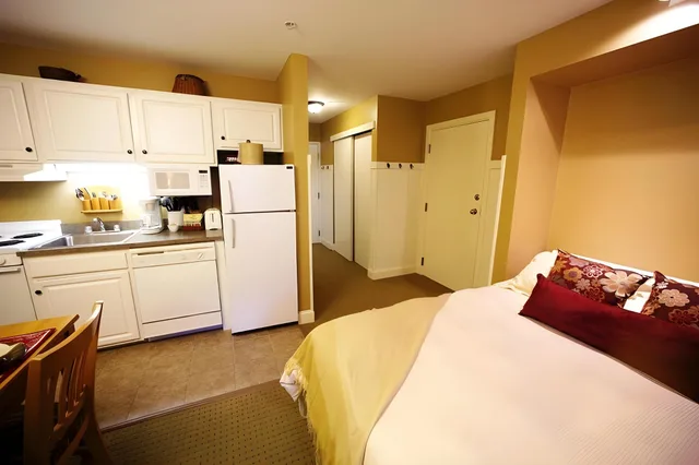 Grand, Summit, Resort, Studio, Accessible, Mount Snow Grand Summit Resort 2/2