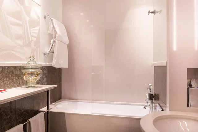 غرفة بريستيج بسرير كوين، Hotel de Montesquieu (ex Hotel Daniel Paris) 4/4
