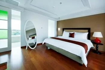 Royal, Lagoon, King Bed، De Paviljoen Bandung 1/1