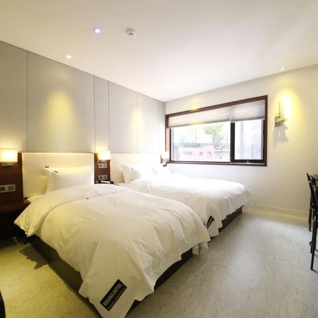 غرفة ديلوكس بسريرين منفصلين، Brooks Hotel 4/10