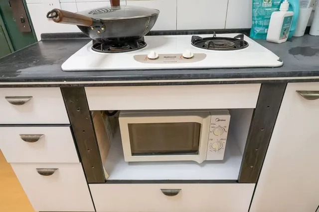 Economy, Apartment, 1 Single and 2 Double Beds، Book and Bed-People's Square 5/10