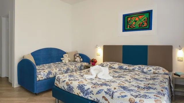 Comfort, Triple, 3 Beds, Partial Sea View, Manila 1/3