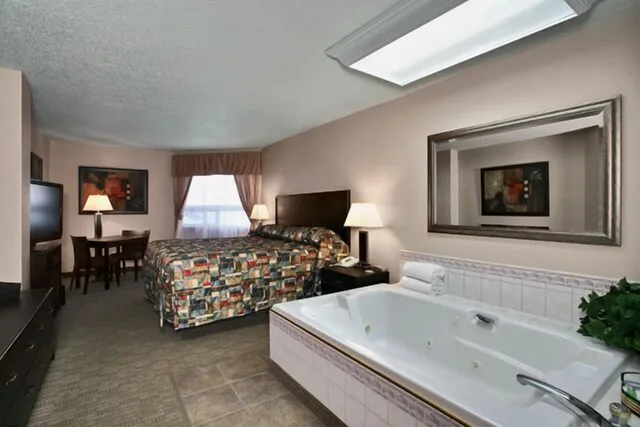 جناح رومانسي بسرير كينج، Guest House Inn And Suites 3/3
