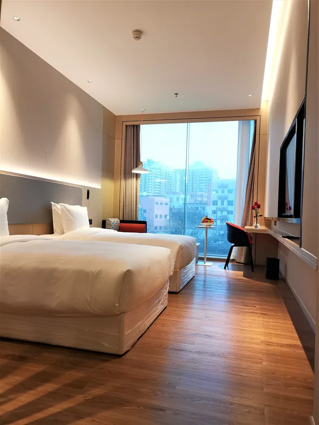 غرفة قياسية بسريرين مزدوجين بإطلالة على المدينة، Holiday Inn Express Shenzhen Nanshan, an IHG Hotel 2/10