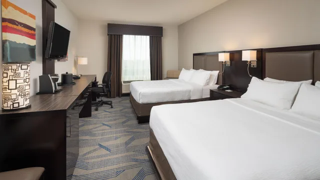 غرفة بسريرين مزدوجين لذوي الإعاقة، Holiday Inn & Suites Houston West - Westway Park, an IHG Hotel 3/3