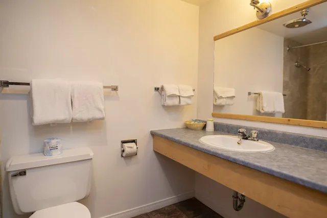 Room, 2 Queen Beds, Canadas Best Value Inn River View Hotel 3/3