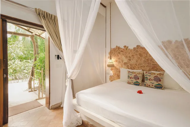 غرفة ديلوكس ثلاثية بسرير كينج وسرير فردي بإطلالة على الحديقة، Mvuvi Boutique Resort 4/10