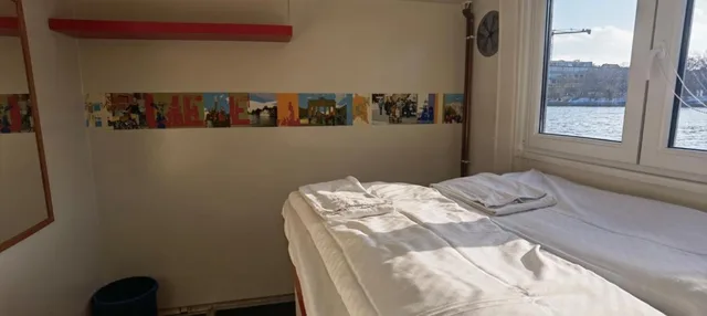 كابينة غربية بسرير مزدوج بحمام مشترك، Eastern Comfort Hotel & Hostelboat 1/10