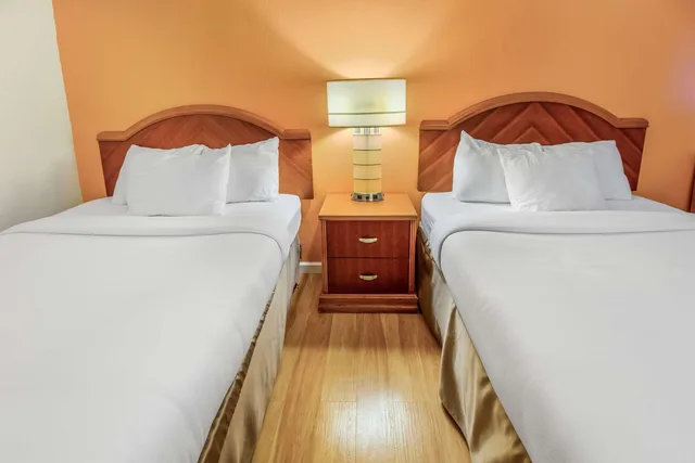 غرفة بسريرين مزدوجين، Econo Lodge Alliance 5/10