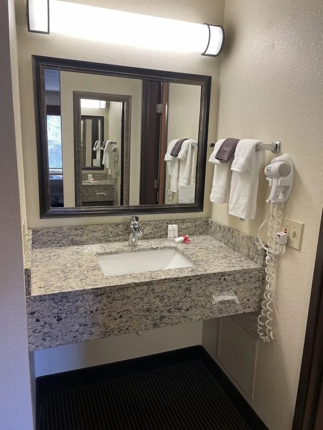 Deluxe, Queen Bed, Americinn By Wyndham Minocqua 4/4