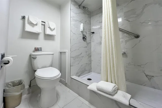 Efficiency, Queen Bed، Econo Lodge Calgary Motel Village 5/6