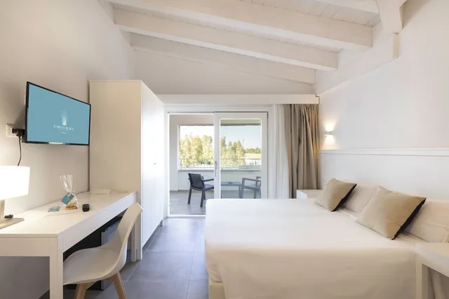 Superior, 1 Queen and 1 Single Bed, Garden Area، S Arena Beach 2/5