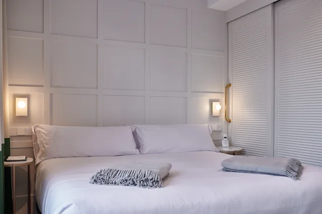 غرفة قياسية بسرير كوين، COSMO HOTEL Y BAR 1/8