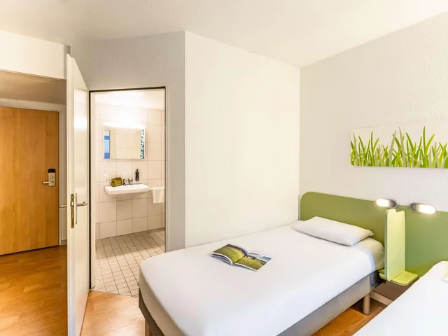 Room, Double Bed, Accessible, Ibis Budget Zurich City West 2/6