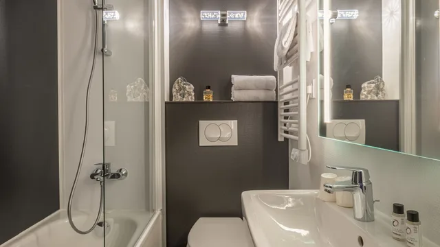 غرفة رباعية بسرير كوين وسريرين منفصلين، Sure Hotel by Best Western Angers Sud 6/8