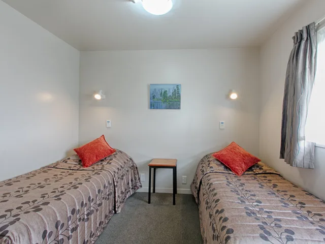 غرفة عائلية بسرير كينج وسريرين منفصلين بغرفة نوم واحدة، Bella Vista Motel Hokitika 2/10