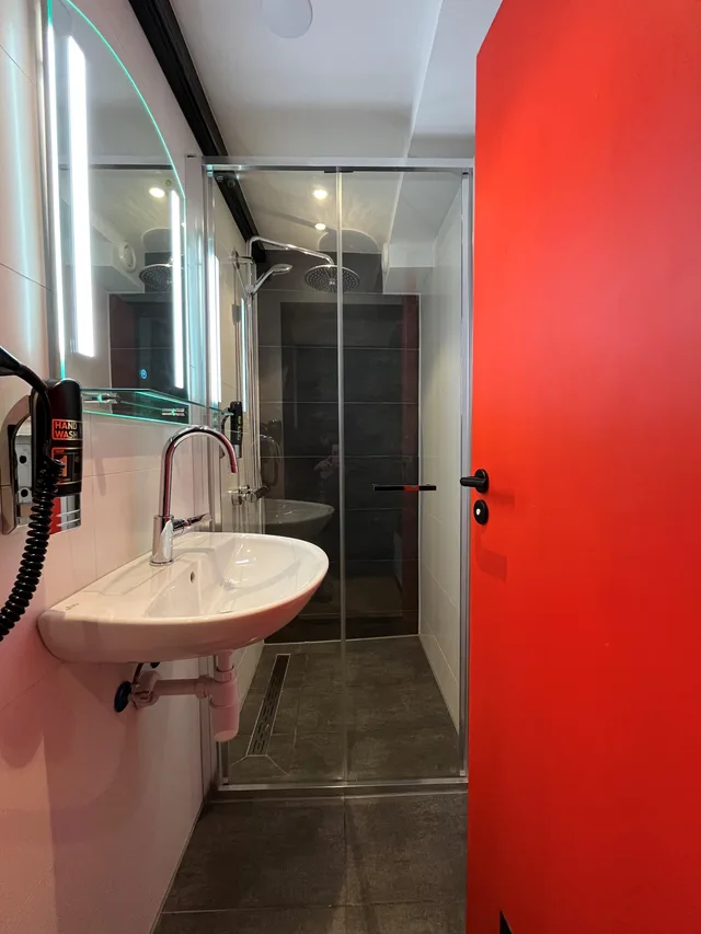 Private, Mixed Dorm, 8 Beds، Heart of Amsterdam 3/3