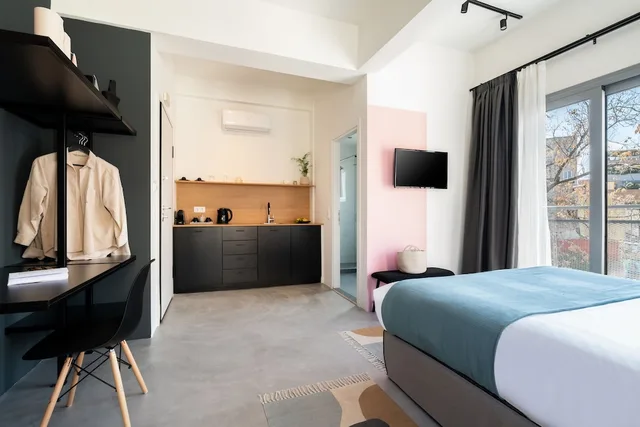 Deluxe, Queen Bed, Play Psyri Athens, a member of Brown Hotels 2/4