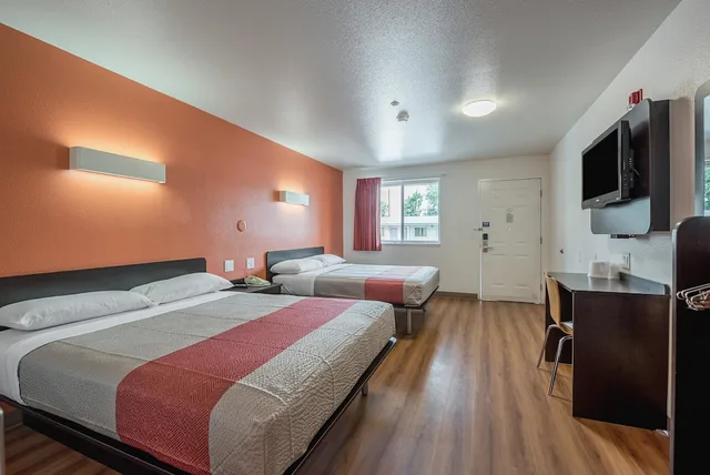 غرفة قياسية بسرير كوين، Motel6 Fallon, NV 1/10