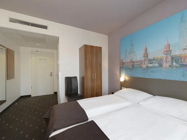 Room, French Bed, Queen Bed, B&B Hotel Berlin City-Ost (ex. Best Western Hotel City Ost) 3/9