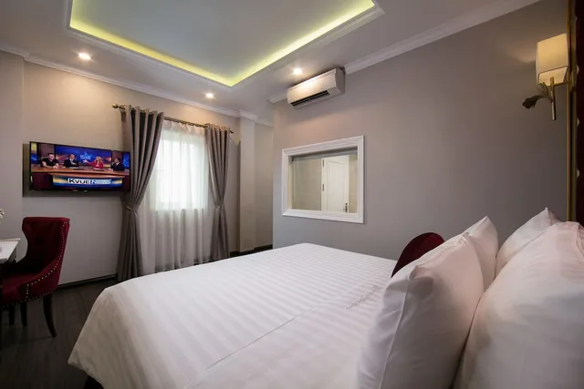 Luxury, Suite, King Bed, Flora Centre Hotel & Spa 1/4