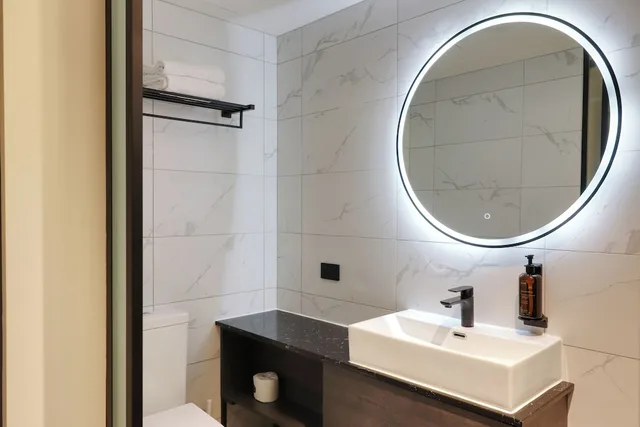Room, Queen Bed, No Window، The Viv Hotel Wellington 7/8