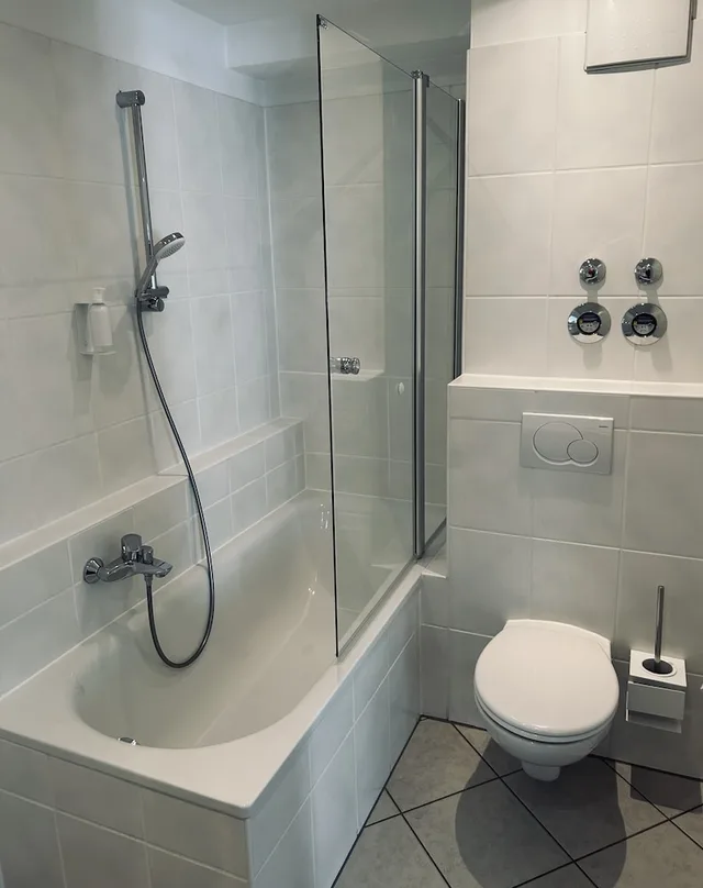 Atelier, 1 Queen and 1 Single Bed، Hotel Deutscher Kaiser 7/9