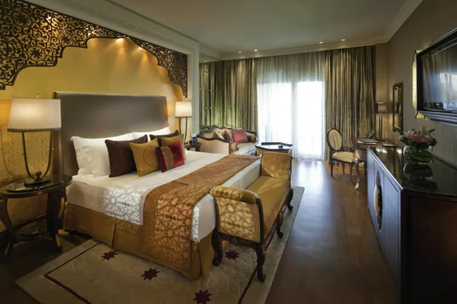 غرفة ديلوكس بسرير كينج بإطلالة على البحر، Jumeirah Zabeel Saray Dubai 2/3