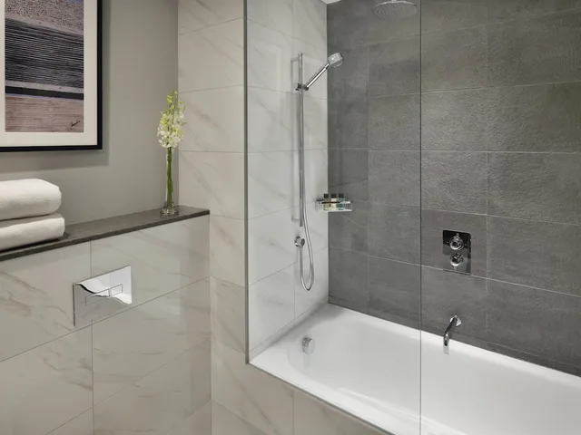 غرفة تنفيذية بسريرين منفصلين، Movenpick Bur Dubai 8/8