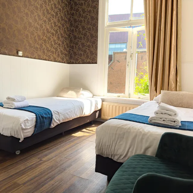 غرفة بسريرين منفصلين، Amsterdam Inn Hotel 3/10