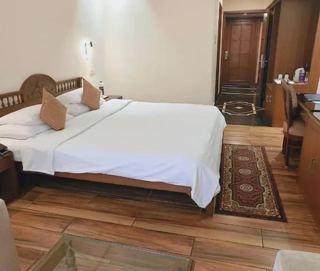 غرفة ديلوكس بسرير كينج، Empires Hotel Paradip 3/8