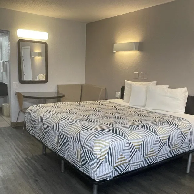 غرفة بسرير كينج لذوي الإعاقة، Motel6 Sallisaw, OK 6/9