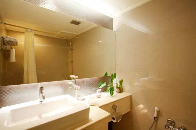 غرفة ديلوكس بسرير كينج، Centara Hotel Hat Yai 3/3