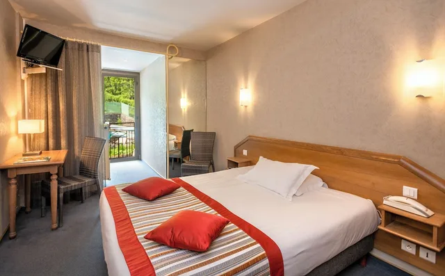 Comfort, Queen Bed, HOTEL DU MONT AIGOUAL 2/3