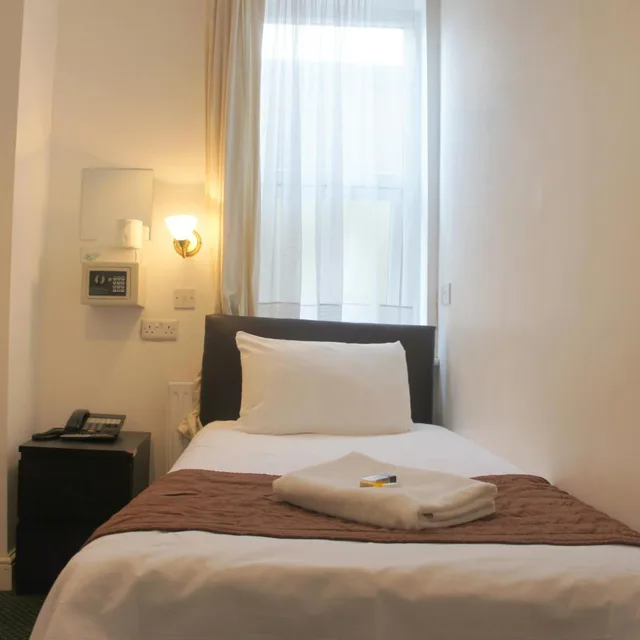 Room, Single, Private Bathroom, Plaza London Hotel 1/7