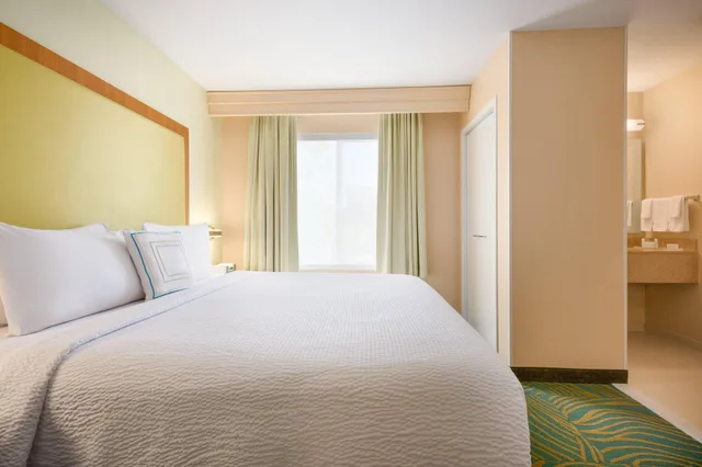 جناح بسرير كينج مع أريكة، Springhill Suites Marriott Little Rock West 2/6