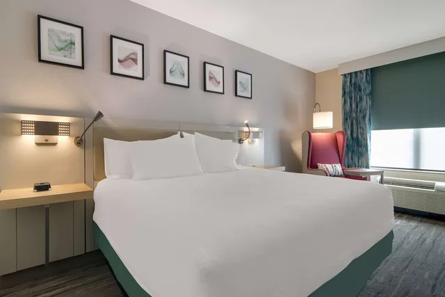 غرفة قياسية بسرير كينج، Hilton Garden Inn Madison West Middleton 2/5