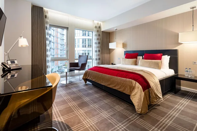 غرفة بريميوم بسرير كينج، Radisson Blu Hotel, London Canary Wharf East 1/3