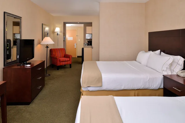 جناح بسريرين كوين مع أريكة لذوي الإعاقة، Holiday Inn Express Hotel And Suites Ocean City 3/4