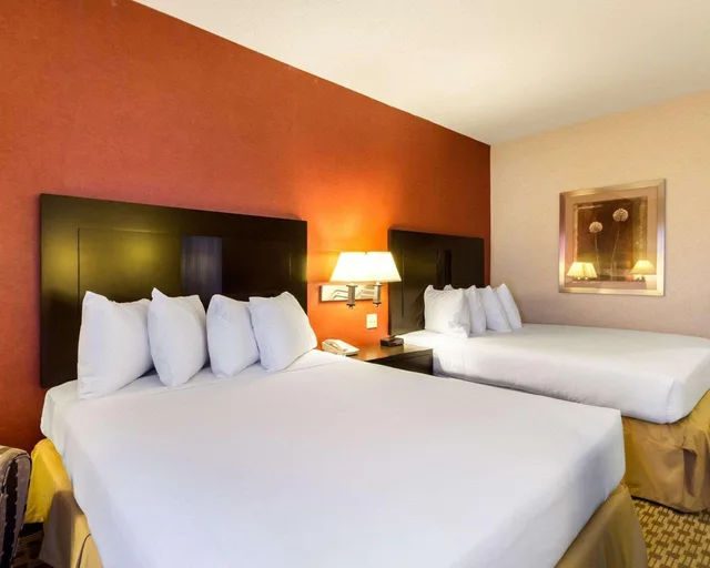 غرفة بسريرين كوين، Quality Inn & Suites Oakwood Village - Cleveland South 1/2