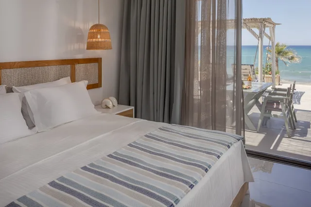 جناح بسريرين مزدوجين بإطلالة على البحر مع أريكة، Galazio Beach Resort 3/10