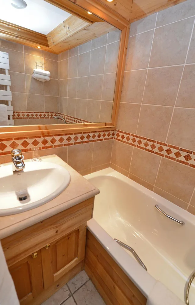 Standard, Double Bed, Village View, Bathtub، Hôtel Tsanteleina 6/6