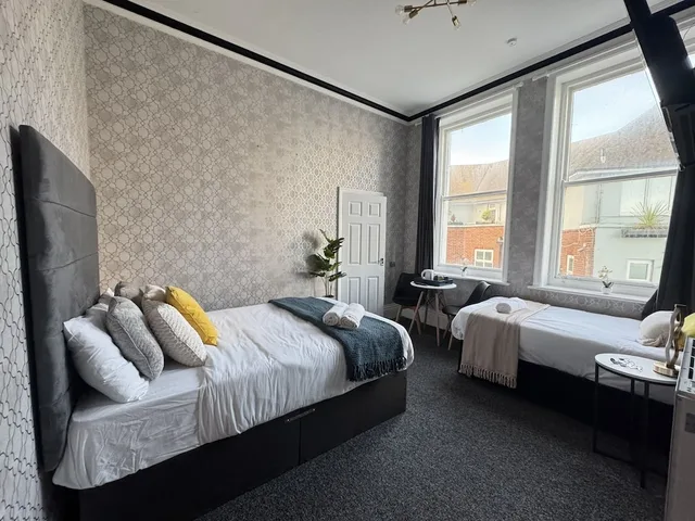 غرفة قياسية ثلاثية بسرير مزدوج وسرير فردي، OYO Marine Parade Hotel Eastbourne Pier 6/10